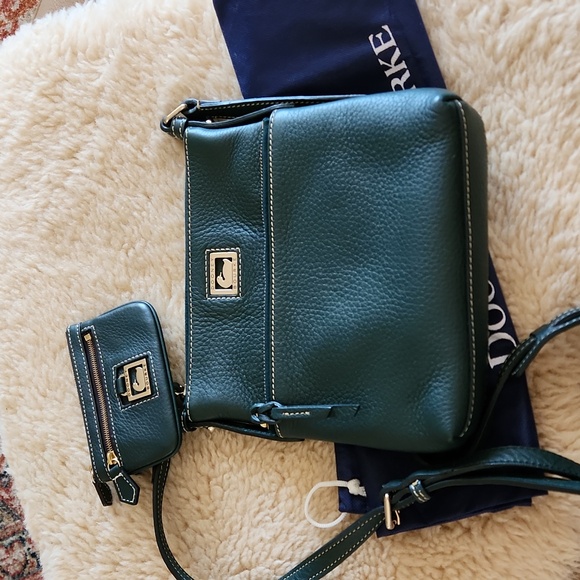 Beautiful NWOT Hunter Green Dooney & Bourke Letter Carrier & Wallet Set 🌲 - Picture 14 of 16